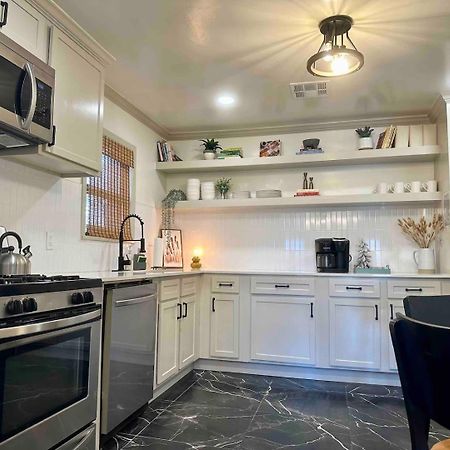 Campus Cottage Kng Bed! Walk To Uco And Downtown Edmond Bagian luar foto