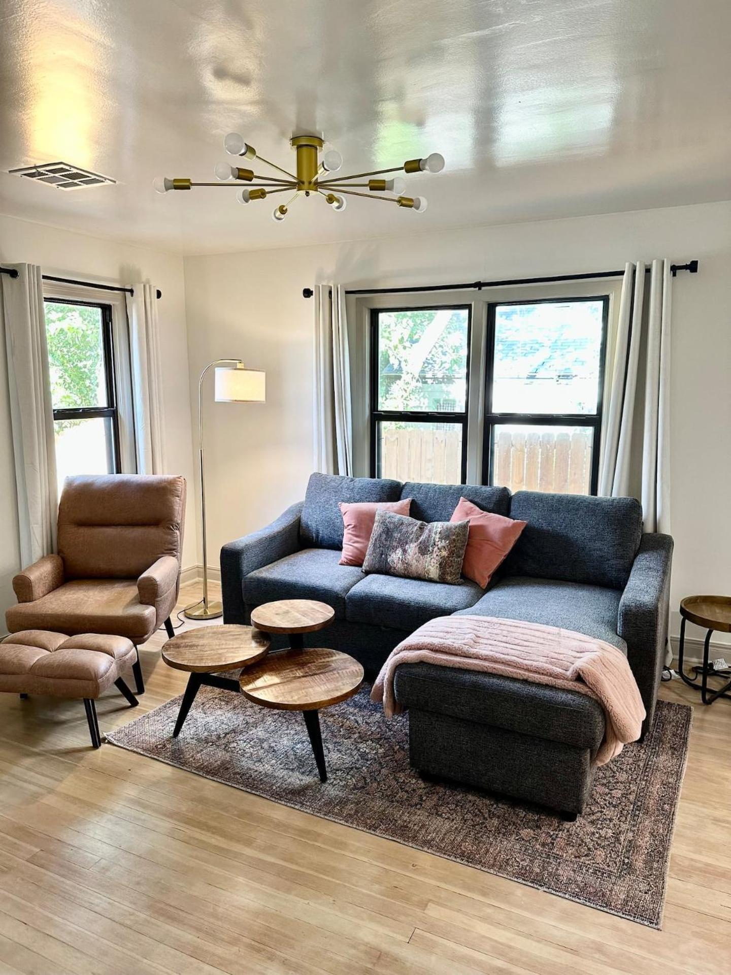 Campus Cottage Kng Bed! Walk To Uco And Downtown Edmond Bagian luar foto